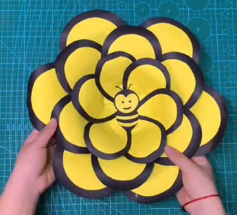 free giant flower template, DIY giant flower template, bee-themed flower craft