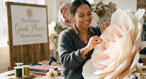 the_premier_giant_paper_flower_featured_12572